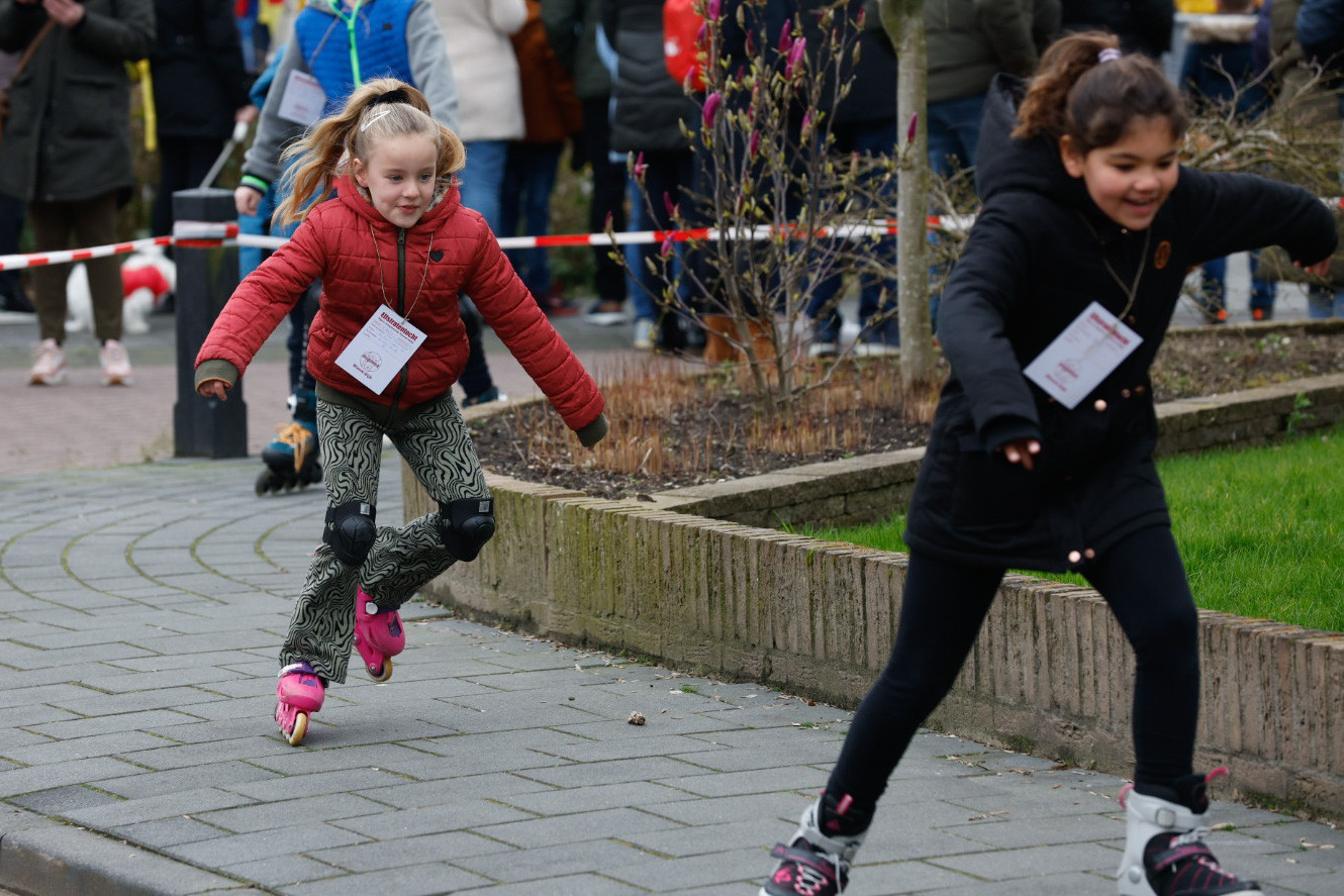 Bijna negentig kinderen brengen 36ste Elfstratentocht van NieuwDijk tot een goed eind Foto