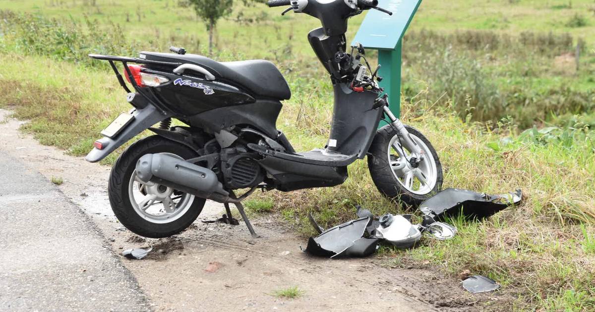 Scooterrijdster gewond na botsing met personenauto in Giessen.