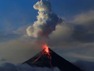 Actiefste vulkaan op de Filipijnen spuwt weer assen