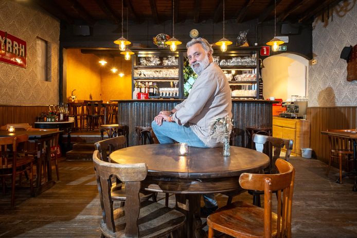 NET OPEN. Pascal (60) heropent ‘Het Belofte Land’, ooit stamcafé van ...
