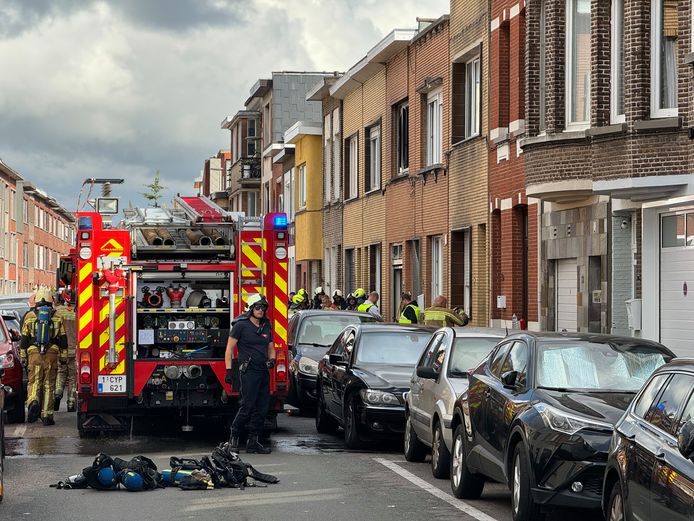 Zware woningbrand in een rijtjeshuis in Deurne in de Van Duyststraat
