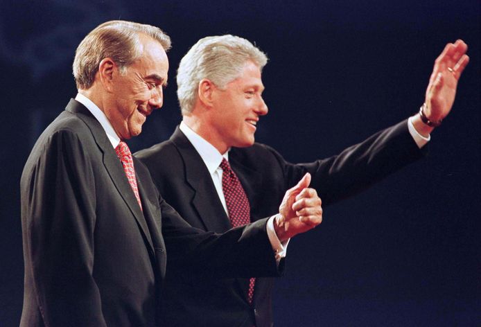 In 1996 deed hij een gooi naar het presidentschap, maar Dole moest het onderspit delven tegen de Democraat Bill Clinton.