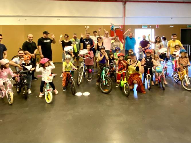 Jonge Beerselse fietsers zetten eerste trappen: 'Kijk, ik fiets!' maakt van leren fietsen een feest