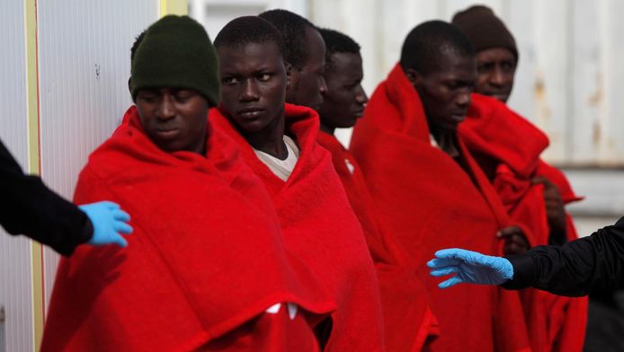 Interceptés au large des côtes espagnoles, quelques demandeurs d'asile débarquent au port de Malaga (22 octobre)