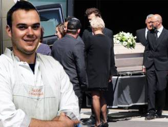Vermoorde slagerszoon Bjorn (28) begraven op zijn verjaardag: "We zijn je kwijt. Niets kan je terugbrengen"