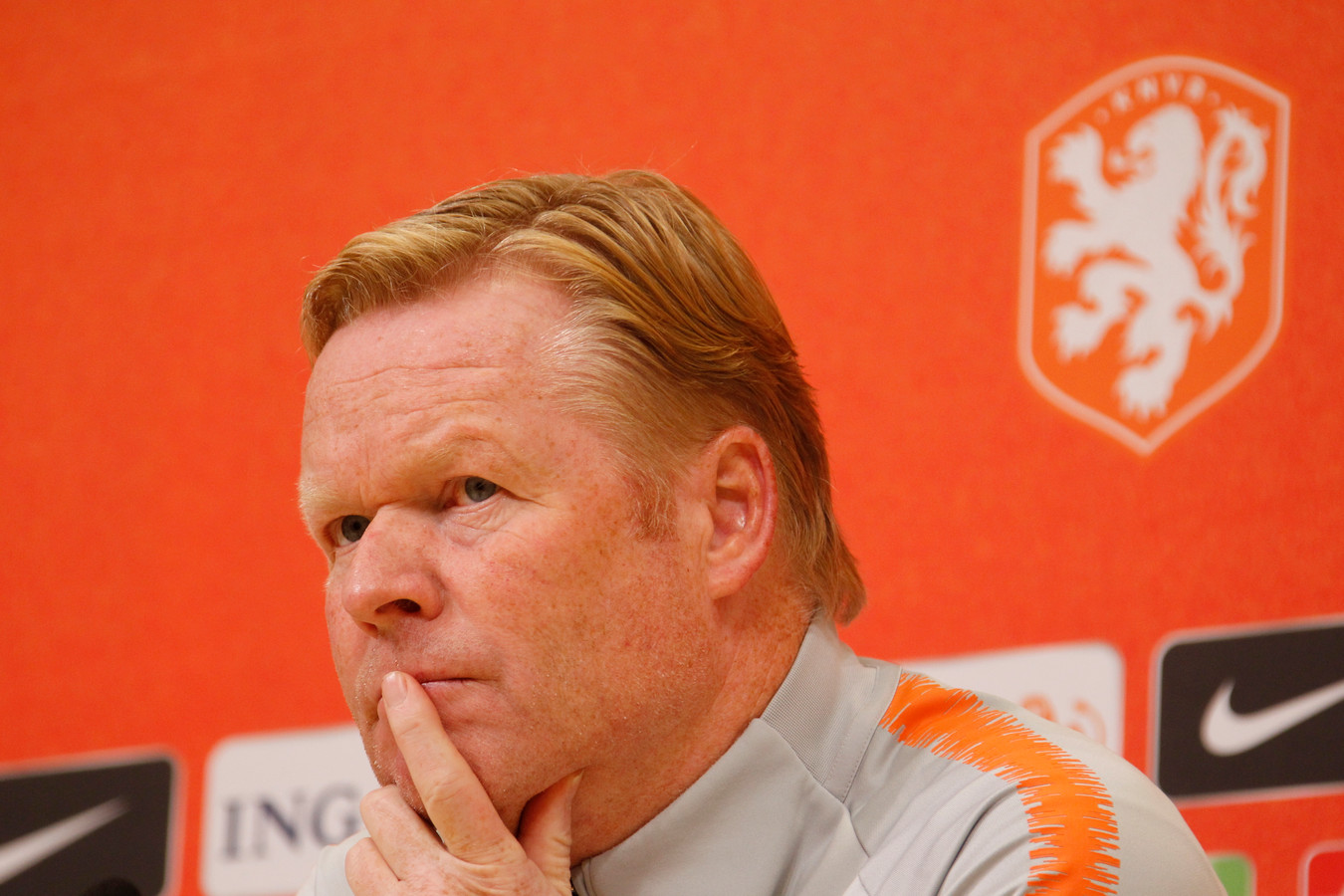 Тренер голландии. Тренер голландии. Тренеров сборной голландии 2010. Куман в сборной голландии успехи. Голландские тренеры по футболу.