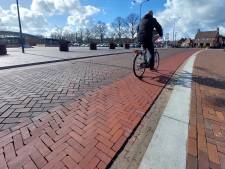 Klinkers op Bests tunneldek liggen nu al los:‘Het lijkt wel een knikkerbaan’