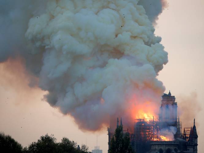 Pijnlijke fout: YouTube-tool die nepnieuws moet herkennen, duidt livestreams Notre-Dame aan als video 9/11