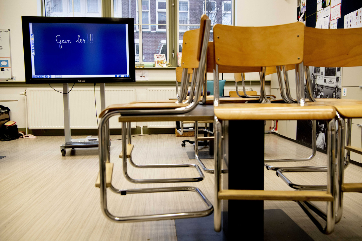 Het vervangen van zieke docenten is een groeiend probleem. Steeds meer scholen huren daarom zzp’ers in. Beeld ANP
