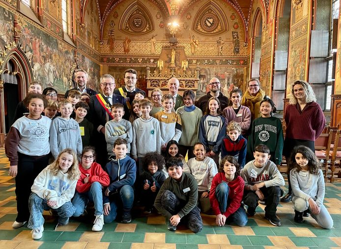 Kinderen van het vijfde leerjaar van Het Palet bezochten het Stadhuis.