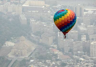 Negen gewonden bij ongeluk met luchtballon in Oostenrijkse Alpen, piloot gaf over telefoon instructies voor noodlanding