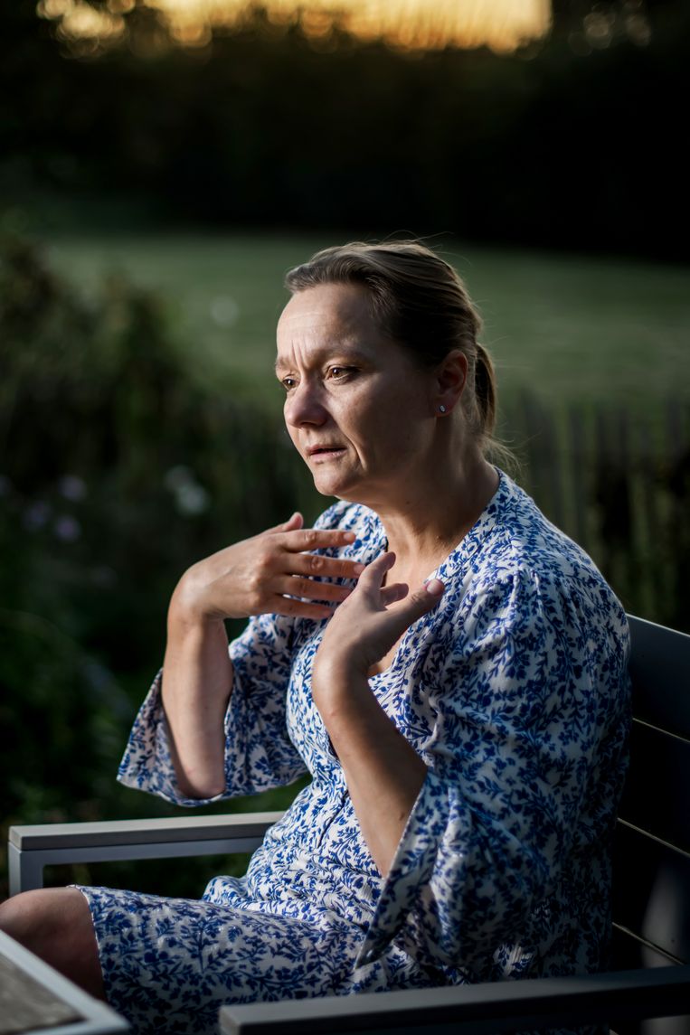 ‘Het probleem is dat politici de mensen de indruk hebben gegeven dat ze kunnen doen wat ze willen als ze gevaccineerd zijn. Dat klopt niet. De vaccins zijn een zeer effectieve regenjas, maar niet 100 procent waterdicht.’ Beeld Geert Van de Velde