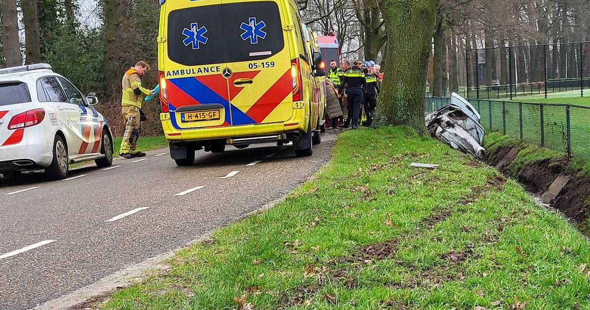 Ernstig ongeluk in Tubbergen, traumahelikopter opgeroepen.