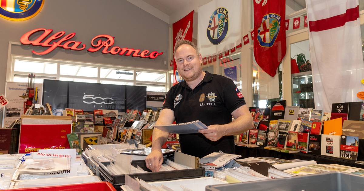 Een bonte verzameling van autoboeken, folders, posters en instructieboekjes: ‘Je moet wel een beetje