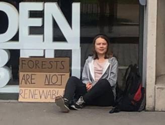 KIJK. Greta Thunberg voert alleen actie voor de Zweedse ambassade in Brussel