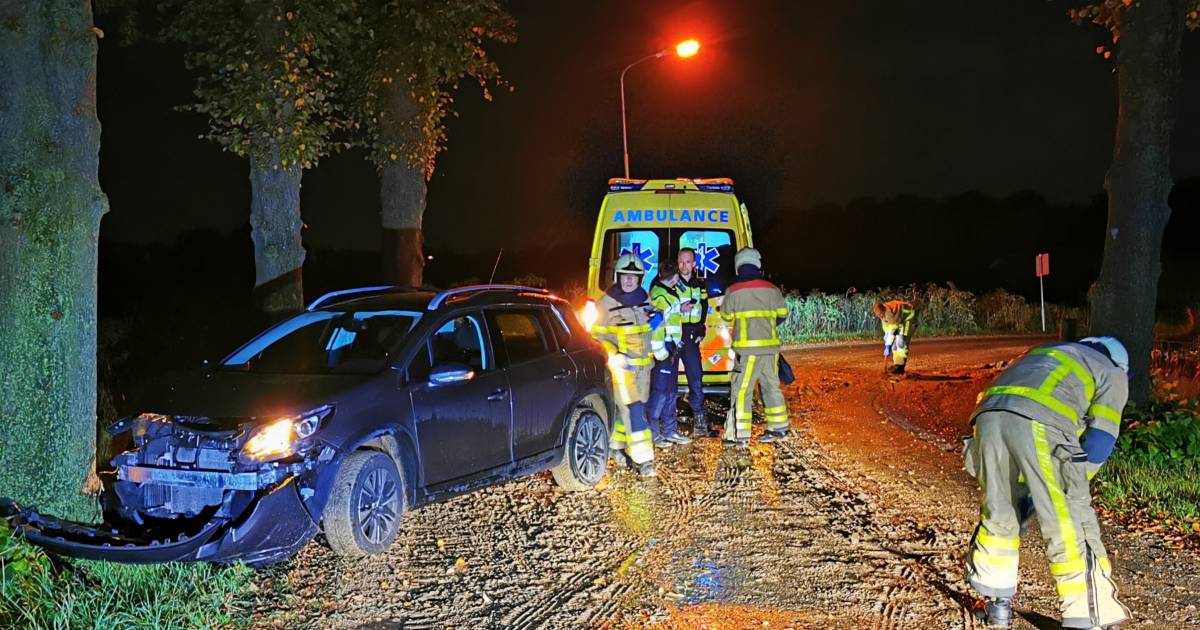 Nachtelijke ongevallen: over de kop op A12 en uit de bocht door modder op weg.