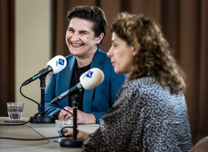 Lilianne Ploumen (PvdA) en Sophie Hermans (VVD) tijdens de NOS Verkiezingsuitzending op NPO Radio 1.