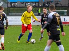 Zijn broer haalde het profvoetbal, Thomas bikkelt in de vierde klasse: ‘Hij heeft het talent geërfd, nou ja geërfd...’