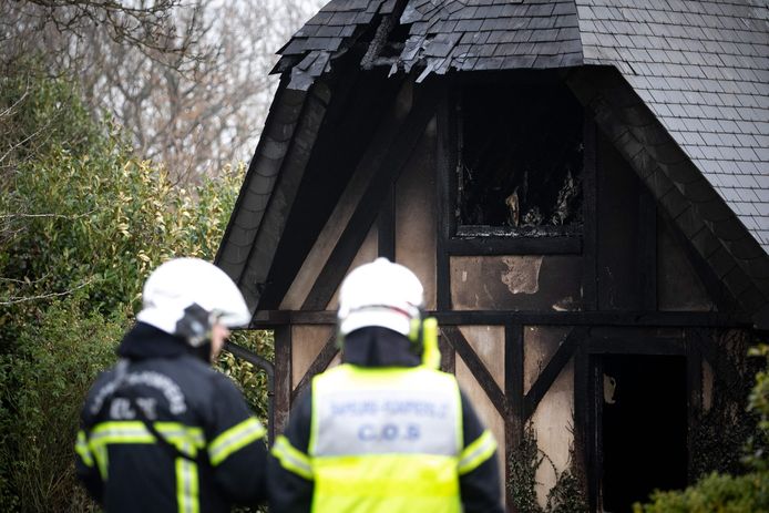 “De brand heeft het huis volledig verwoest”, zei Isabelle Dorliat-Pouzet, secretaris-generaal van de prefectuur van Eure.