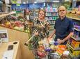 Johnnie en Mieke van der Heijden in de Dagwinkel in Vorstenbosch.