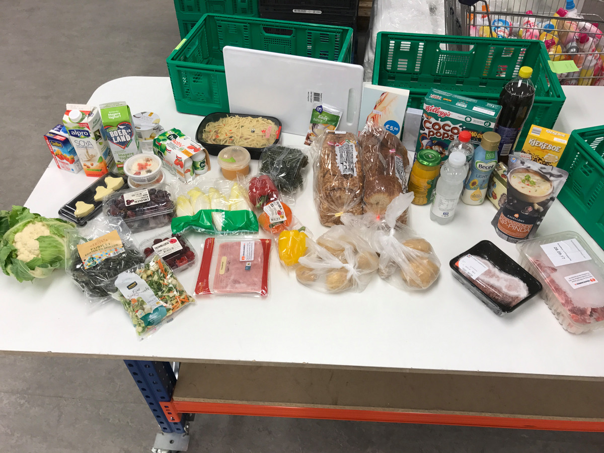 Een voedselpakket zoals dat in Oss wordt uitgedeeld