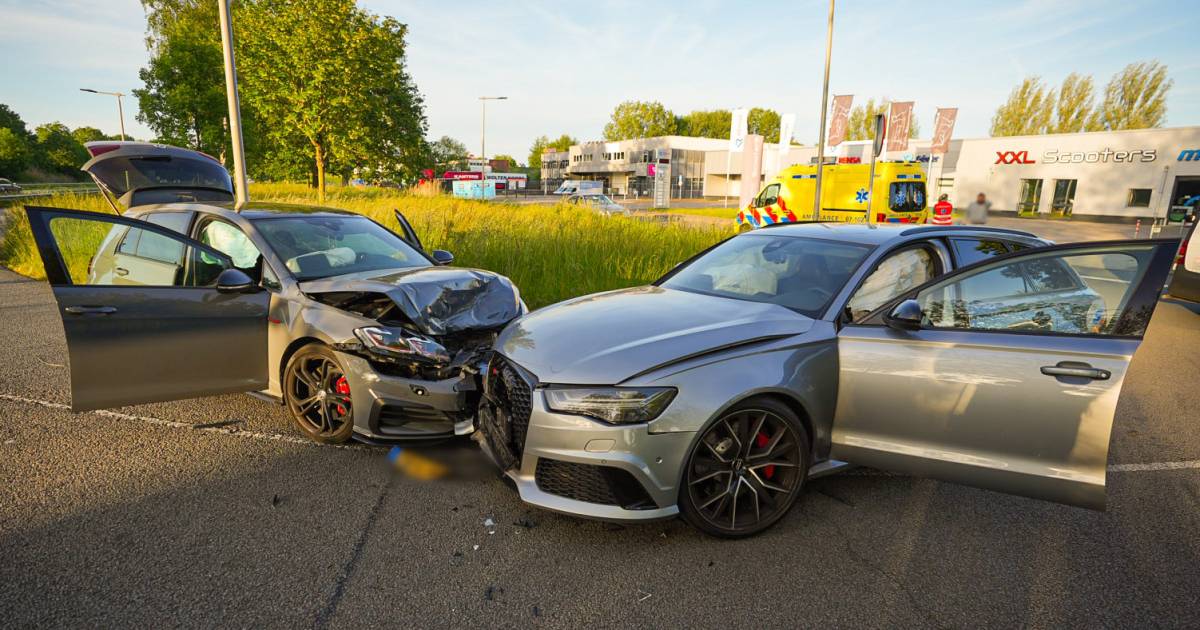 Vrouw gewond bij frontale aanrijding in Arnhem.