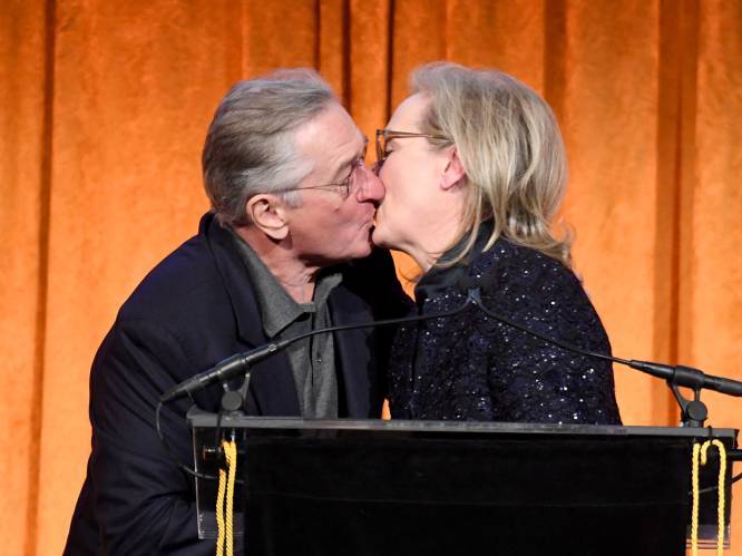 Robert De Niro feliciteert Meryl Streep wel op een erg opvallende manier met haar award