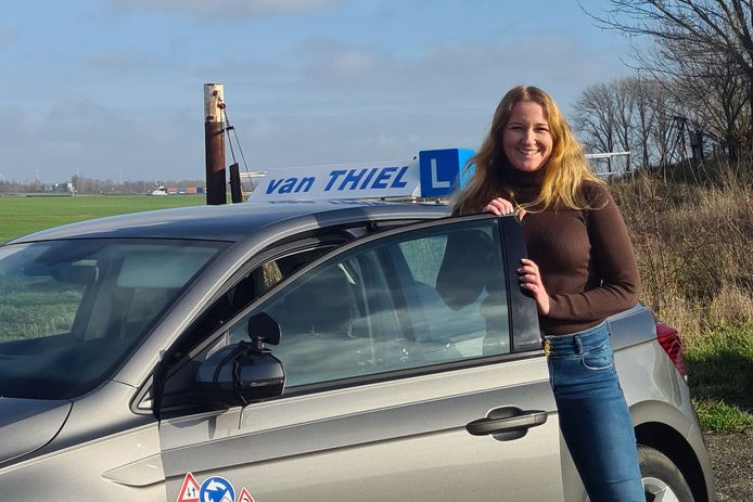 Wendy Verhoeks van Verkeersschool Van Thiel in Beneden-Leeuwen. Ze maakt kans op een mooie titel.