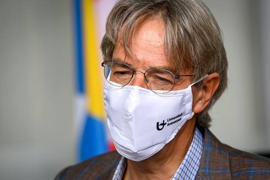 Microbioloog Herman Goossens van de Universiteit Antwerpen, voorzitter van de werkgroep testing.