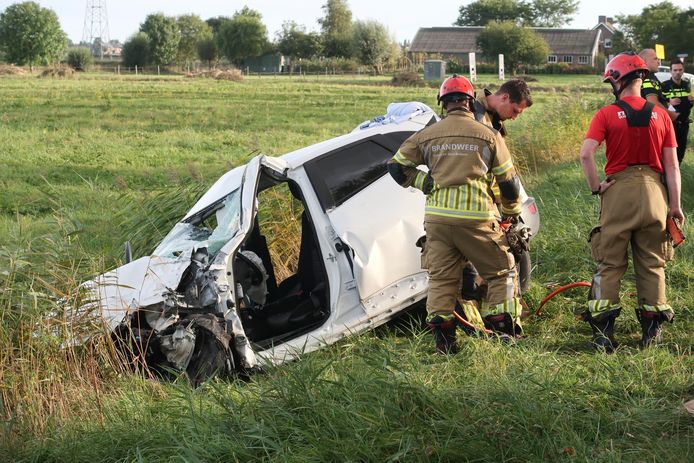 Automobilist bekneld bij ongeluk in Etten-Leur.