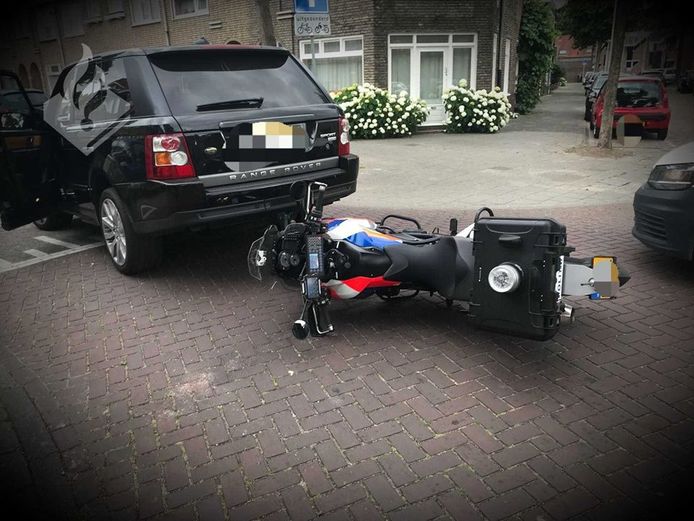 Motoragent omver gereden in Tilburg