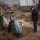 Vannacht in Oekraïne: Zelenski voorspelt zwaar Russisch offensief, ‘tientallen lichamen gevonden langs weg Boezova’