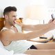 Waarom steken mannen op datingapps zo vaak hun tong uit?
