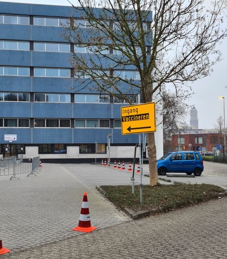 Annemiek staat voor dichte deur bij prikstraat Zwolle: ‘Kreeg nog sms ter bevestiging, heel slordig dit’ 