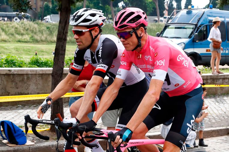 Dumoulin (links) en Froome in de slotetappe. Beeld AFP