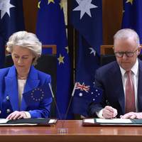 EU en Australië tekenen na acht jaar onderhandelen handels- en defensie-akkoord: ‘Kunnen qua kijk op de wereld niet dichter bij elkaar staan’