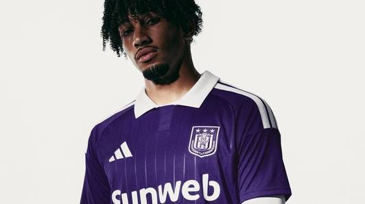 Zijn dit de nieuwe thuisshirts van Anderlecht? Nathan Saliba lijkt eerste truitjes van Adidas-tijdperk per ongeluk te lekken