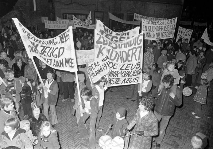 Al in de jaren zeventig werd in Klundert uitgebreid geprotesteerd tegen het plan om met Zevenbergen samen te worden gevoegd.