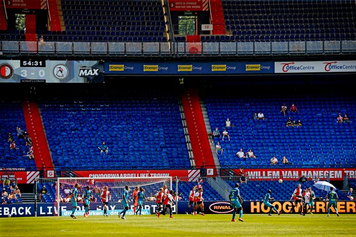 Feyenoord en Sparta oefenden deze zomer in de Kuip tegen elkaar voor 3000 toeschouwers.