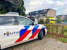 Scooterrijder gewond bij botsing met auto in Apeldoorn op ‘verboden’ fietspad
