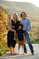 Marleen Brouwer met haar man en kinderen op Cyprus.