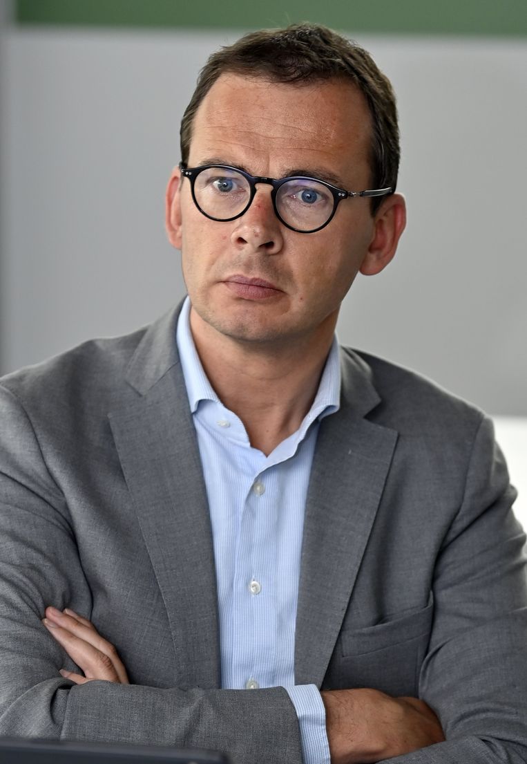 Vlaams minister van Welzijn, Volksgezondheid, Gezin en Armoede Wouter Beke (CD&V)  is verantwoordelijk voor de Vlaamse woon-zorgcentra, waar Covid-19 een bijzonder zware tol heeft geëist. Beeld BELGA