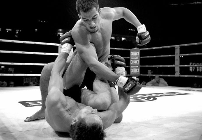 Gegard Mousasi in 2005 in gevecht met Stefan Klever.