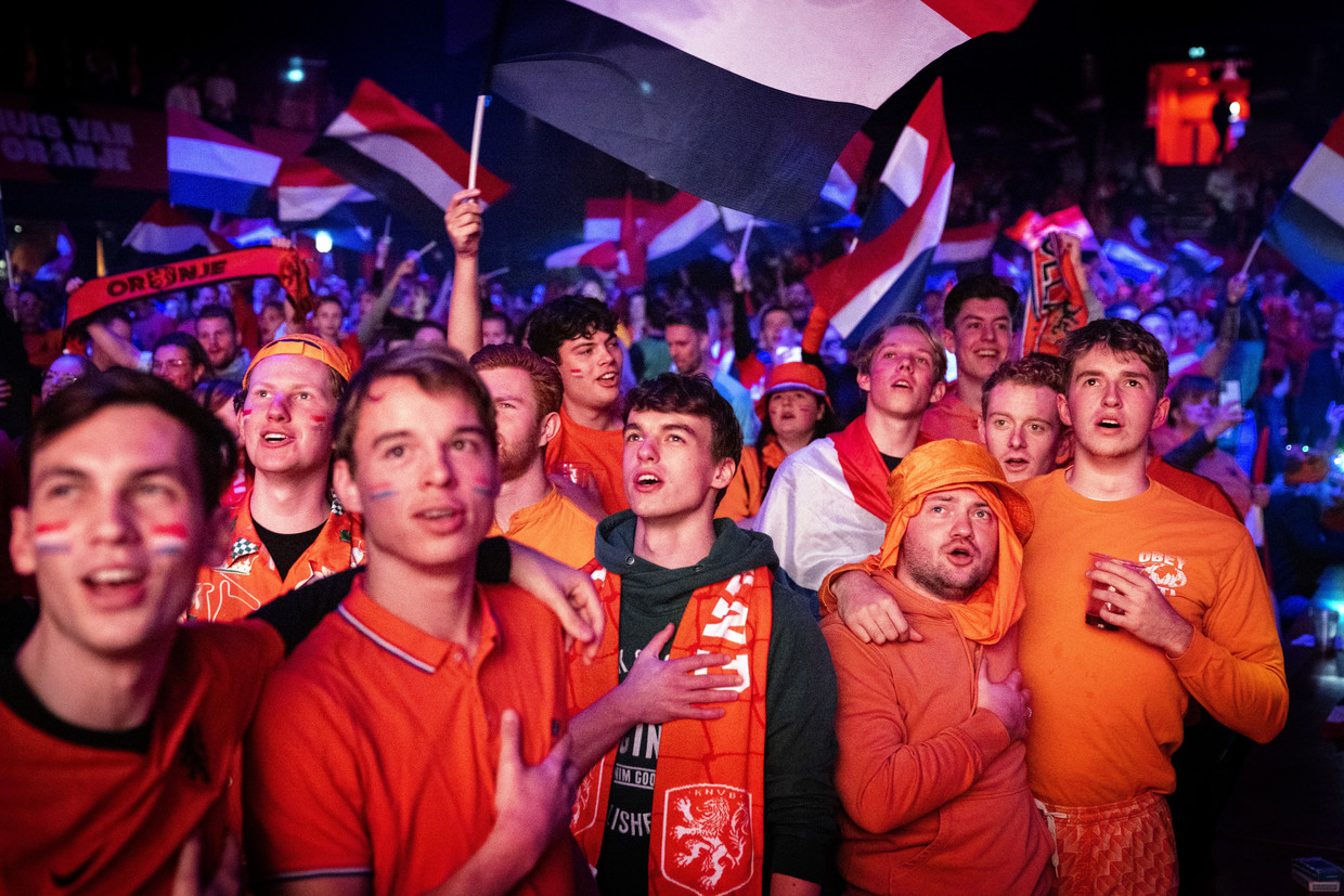 Oranjefans in het Huis van Oranje in Afas Live tijdens het WK-duel van Senegal tegen Nederland. Beeld ANP /  ANP