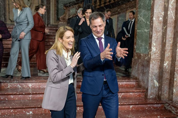 De voorzitter van het Europese Parlement Roberta Metsola en premier Alexander De Croo eind  vorige maand in Brussel.