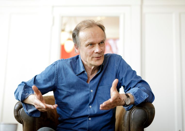 De Duitse acteur Edgar Selge maakt met 'Heb je ons ein­delijk gevonden' zijn debuut als schrijver. Beeld Photothek via Getty Images