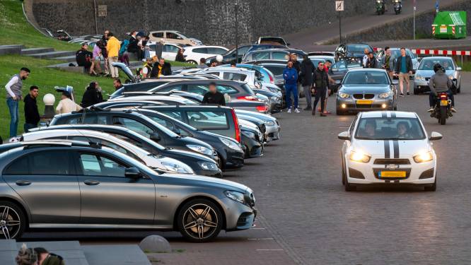 Tijdelijk parkeerverbod op Rijnkade in Arnhem verlengd; maatregel wordt wellicht definitief