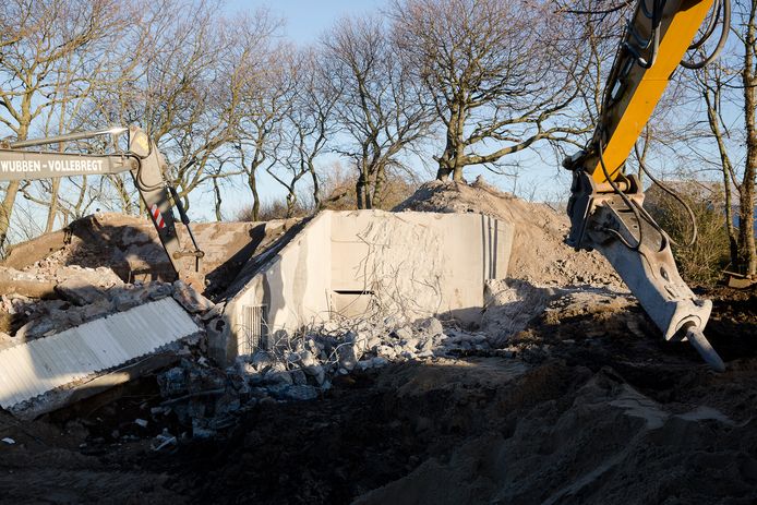 Werkzaamheden bij de bunker aan de Monsterseweg in ’s-Gravenzande.