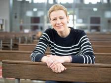 Esther (43) uit Terneuzen kampt met hersenletsel: ‘De bom barstte in mijn hoofd en gek genoeg voelde dat fijn’
