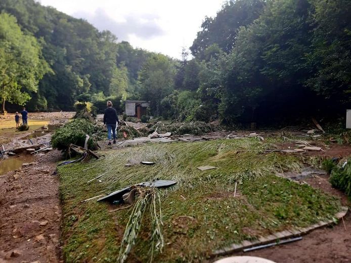 Van hun caravan op de camping in Irrel, Duitsland, is niks meer over.